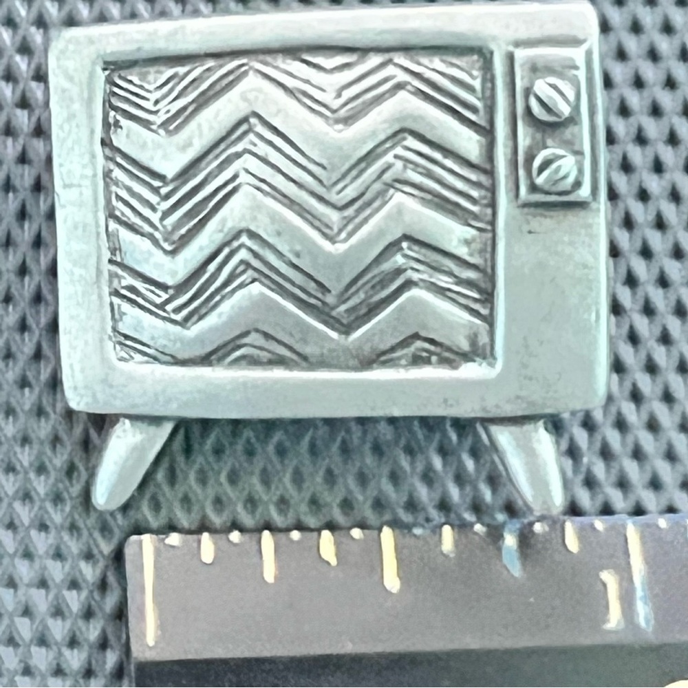 Television Brooch Signed SEAGULL PEWTER MADE IN CANADA Vintage - Picture 5 of 7